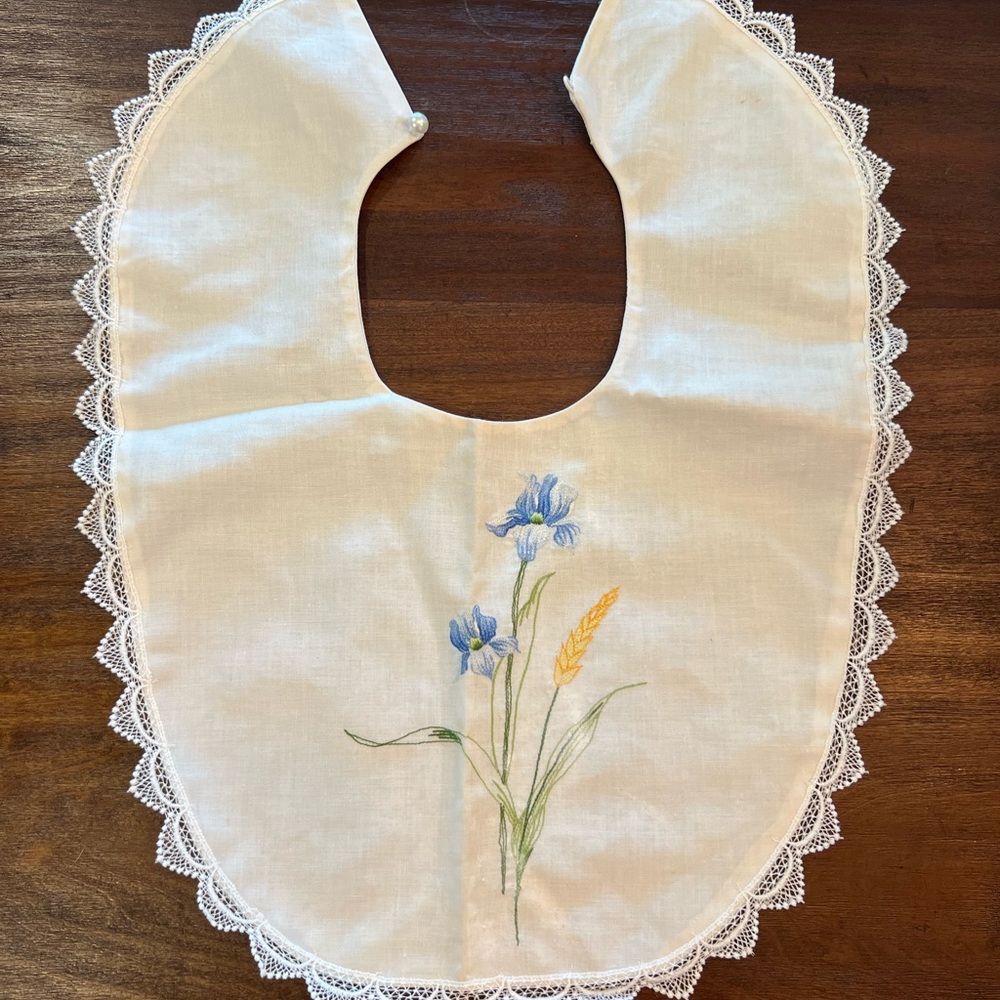 Lace trimmed collar with irises stitched